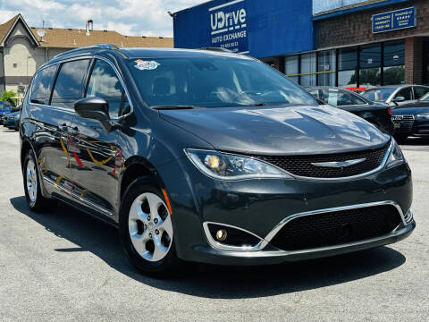2017 Chrysler Pacifica Touring-L Plus
