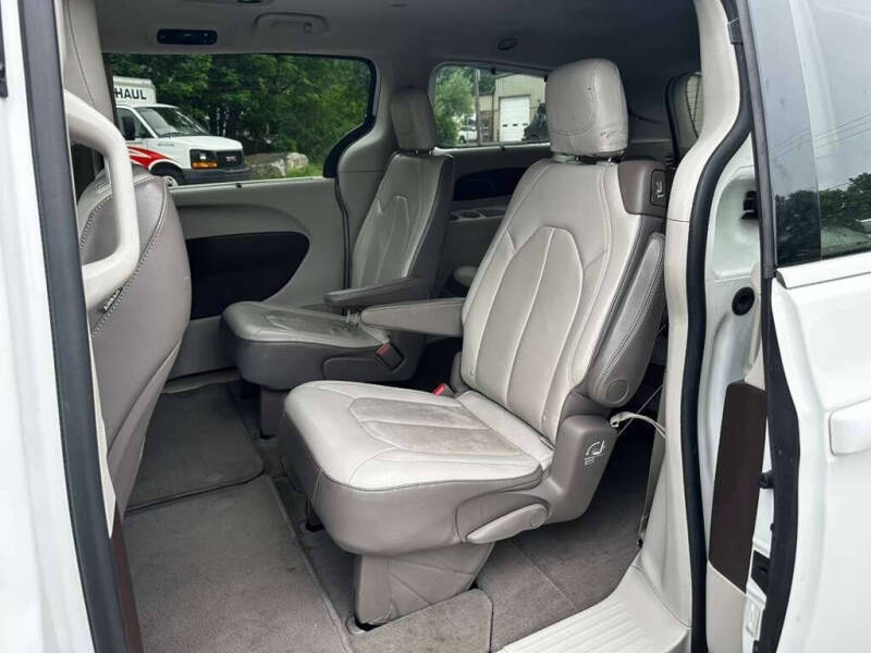 2017 Chrysler Pacifica Touring-L