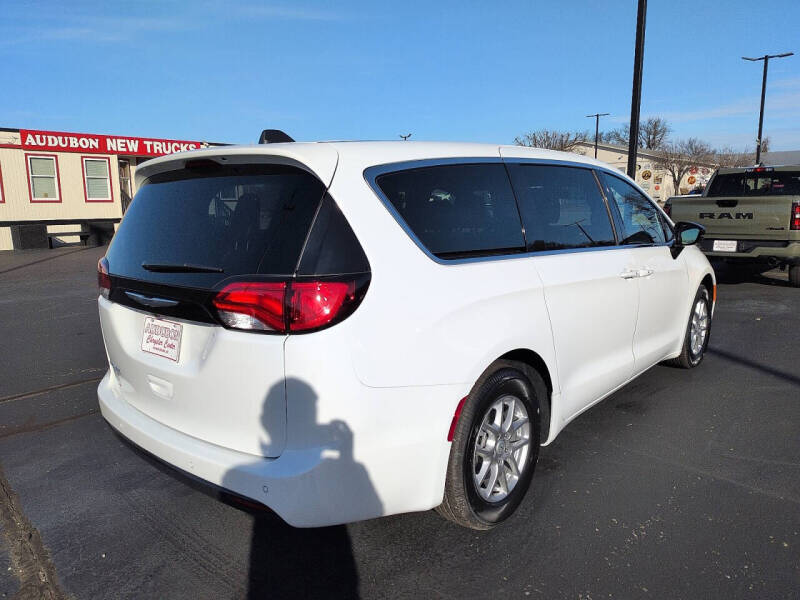 2026 Chrysler Voyager LX