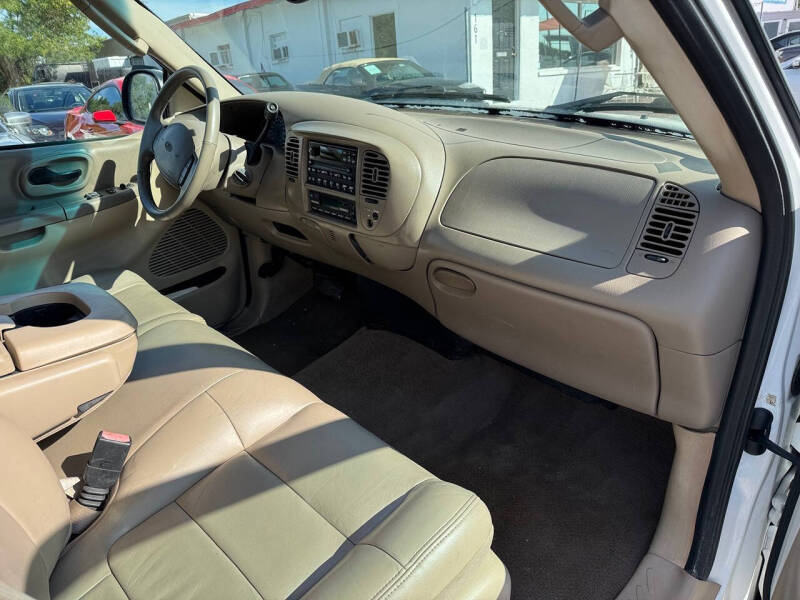 2002 Ford F-150 Lariat