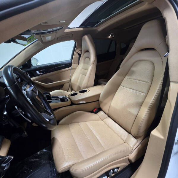 2017 Porsche Panamera