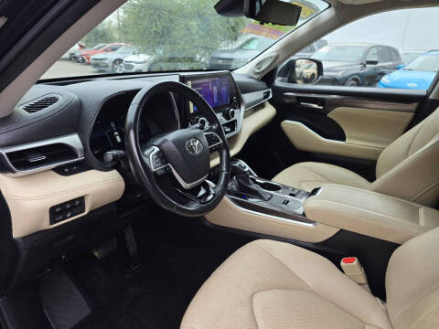 2023 Toyota Highlander Platinum