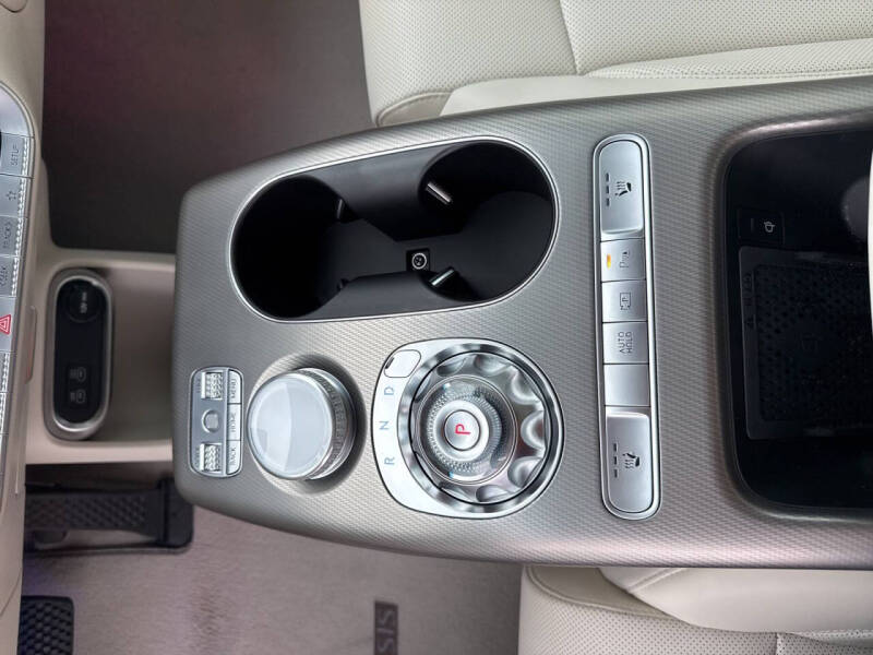 2024 Genesis GV60 Standard