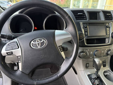 2013 Toyota Highlander SE