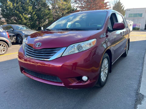 2011 Toyota Sienna for sale at Super Bee Auto in Chantilly VA