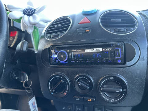 2008 Volkswagen New Beetle Triple White