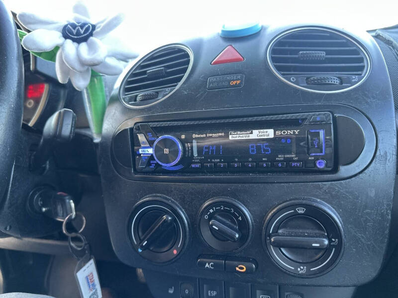 2008 Volkswagen New Beetle Triple White