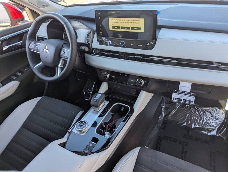 2026 Mitsubishi Outlander SE