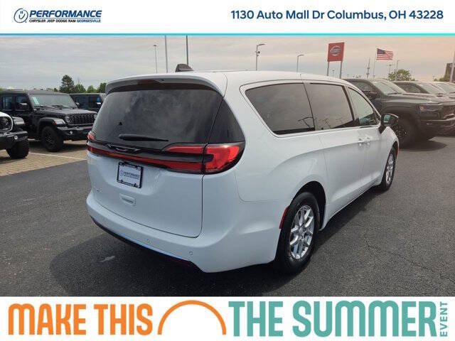 2027 Chrysler Pacifica Select