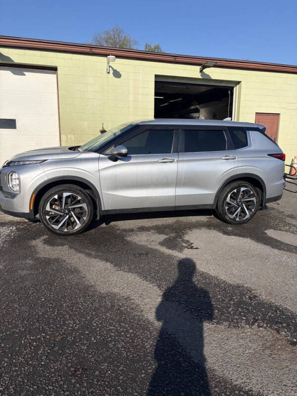 2022 Mitsubishi Outlander ES