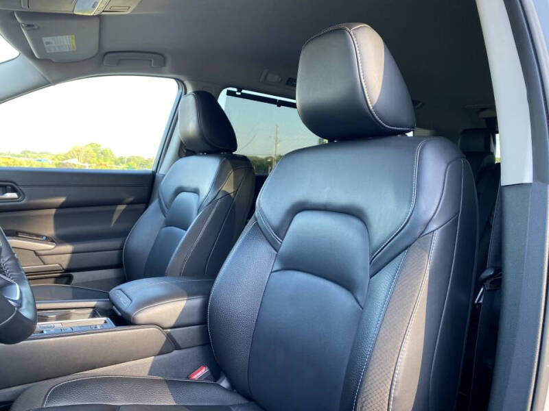 2024 Nissan Pathfinder SL