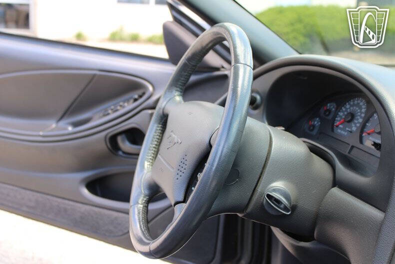 2002 Ford Mustang GT Deluxe