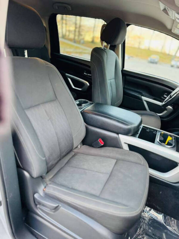 2017 Nissan Titan SV