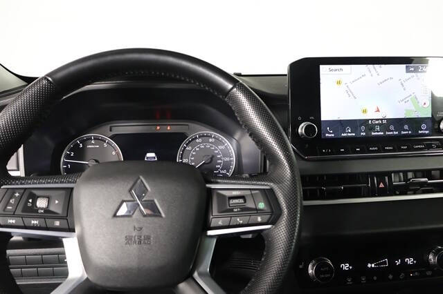 2023 Mitsubishi Outlander SE