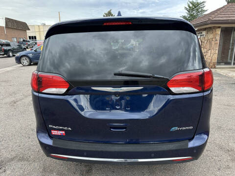 2017 Chrysler Pacifica Hybrid Platinum