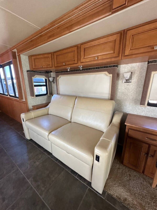 2010 Winnebago JOURNEY 40L
