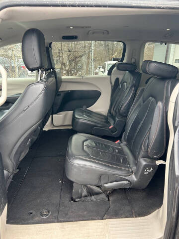 2017 Chrysler Pacifica Touring-L