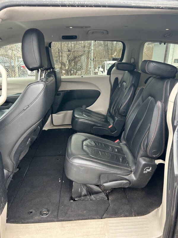 2017 Chrysler Pacifica Touring-L