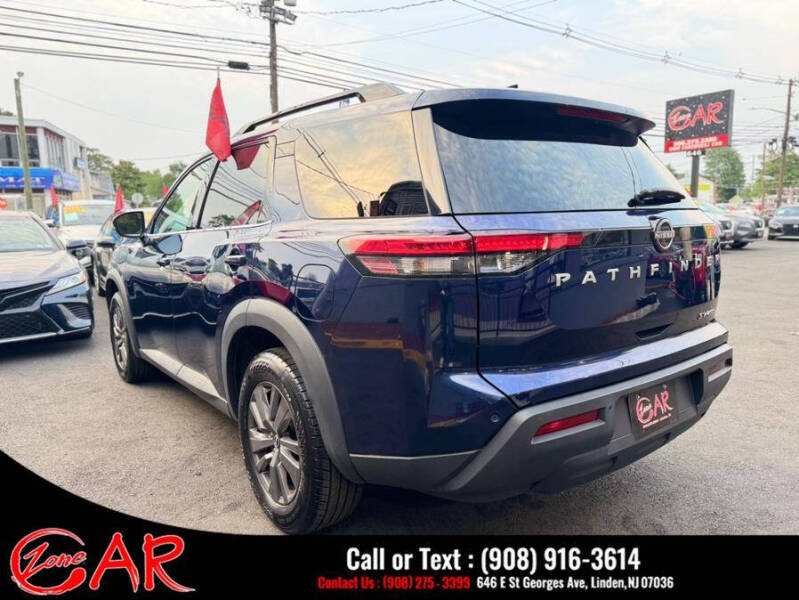 2022 Nissan Pathfinder SV