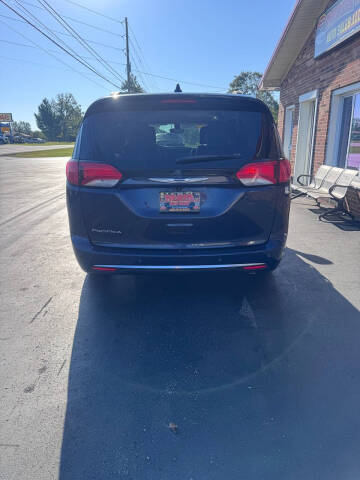 2017 Chrysler Pacifica Touring-L