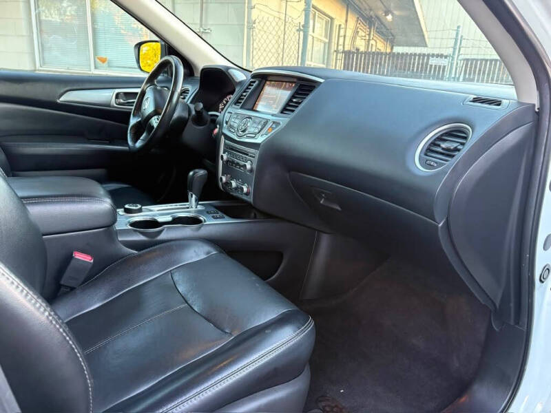 2020 Nissan Pathfinder SL