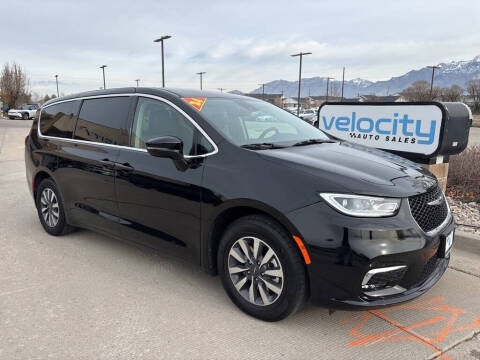 2024 Chrysler Pacifica Plug-In Hybrid Select