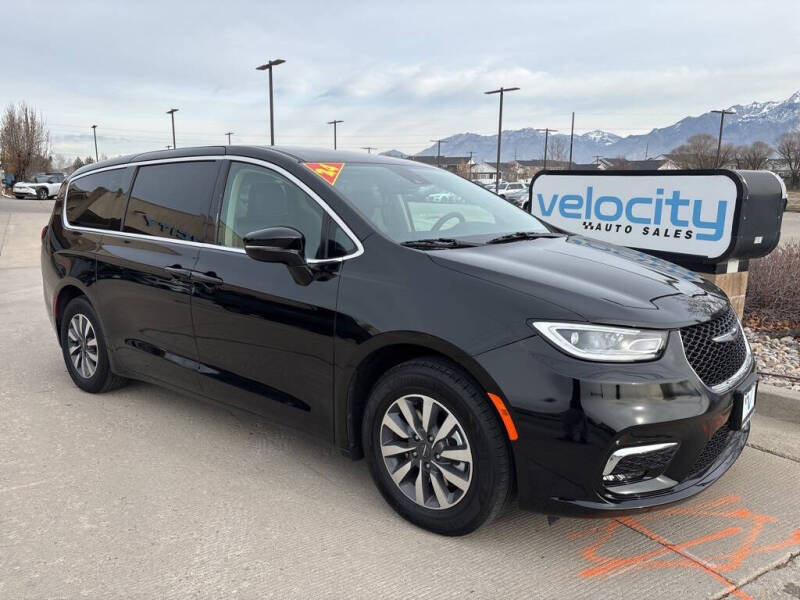 2024 Chrysler Pacifica Plug-In Hybrid Select