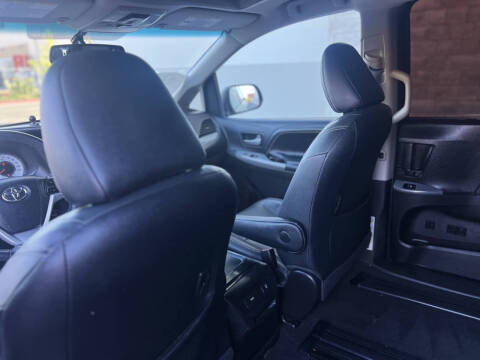 2015 Toyota Sienna SE Premium 8-Passenger