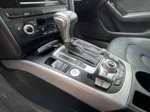 2016 Audi A4 2.0T quattro Premium