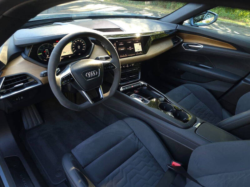 2023 Audi e-tron GT quattro Premium Plus