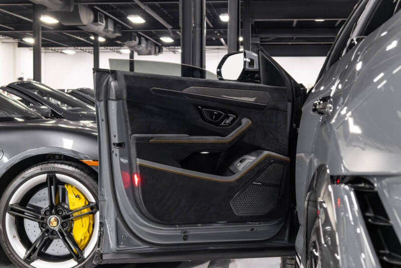 2023 Lamborghini Urus Performante