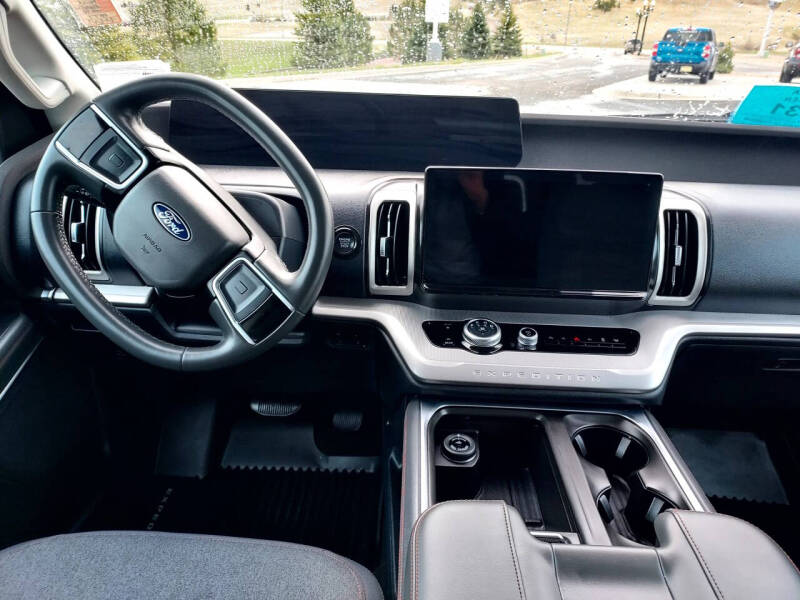2025 Ford Expedition Active