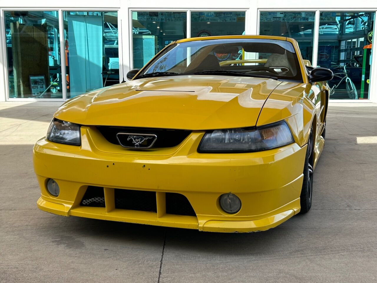 2004 Ford Mustang 1