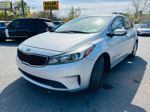 2017 Kia Forte5 for sale at Diana Rico LLC in Dalton GA