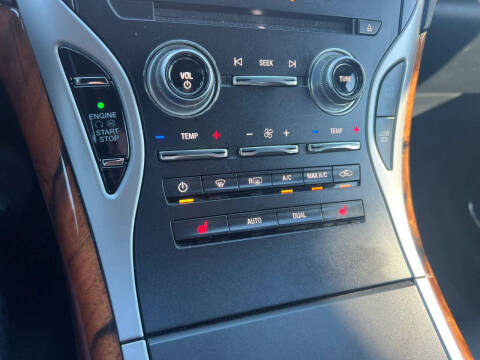 2019 Lincoln Nautilus Select