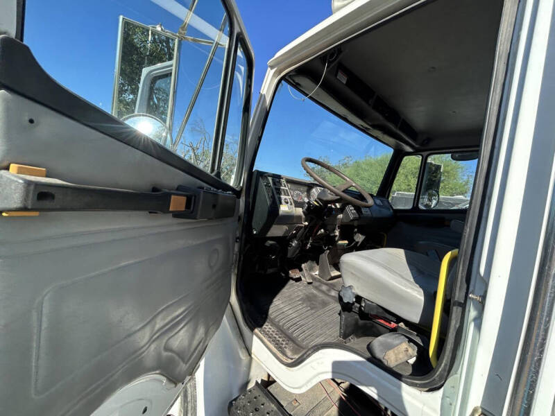 2002 Freightliner FL70