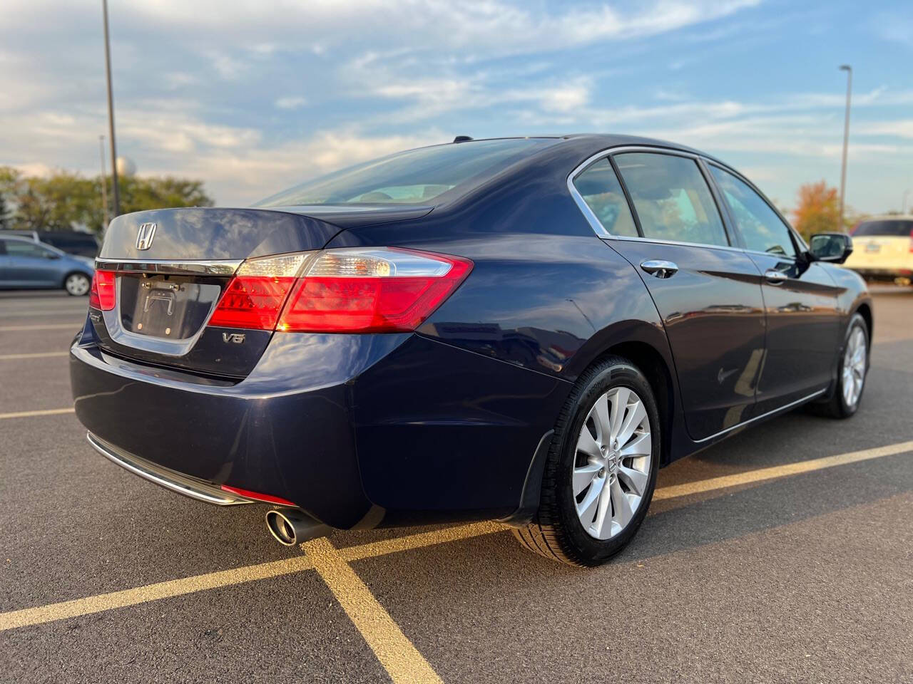 2014 Honda Accord for sale at Ideal Cars LLC in Skokie, IL