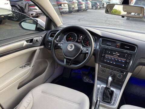 2019 Volkswagen Golf SE