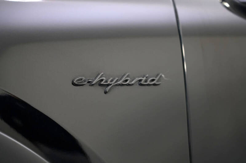 2022 Porsche Cayenne Turbo S E-Hybrid Coupe