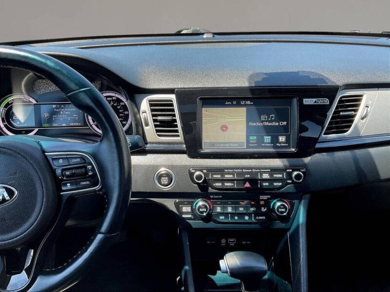 2018 Kia Niro Touring - Photo 9