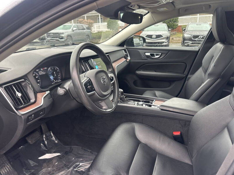 2021 Volvo S60 T5 Momentum