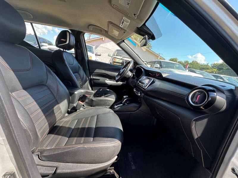 2020 Nissan Kicks SR