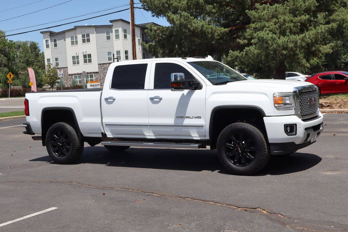 White 2016 GMC Sierra 2500HD Denali 4x4 Denali 4dr Crew Cab SB 2