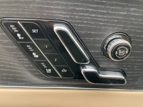 2024 Cadillac LYRIQ Luxury 3