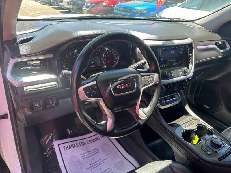 2023 GMC Acadia SLT