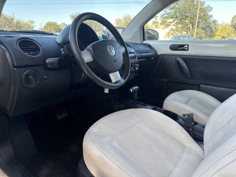 2008 Volkswagen New Beetle Triple White