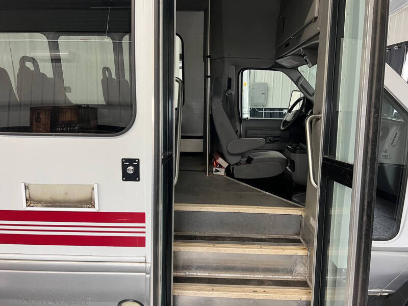 2012 Ford E-Series E-450 SD