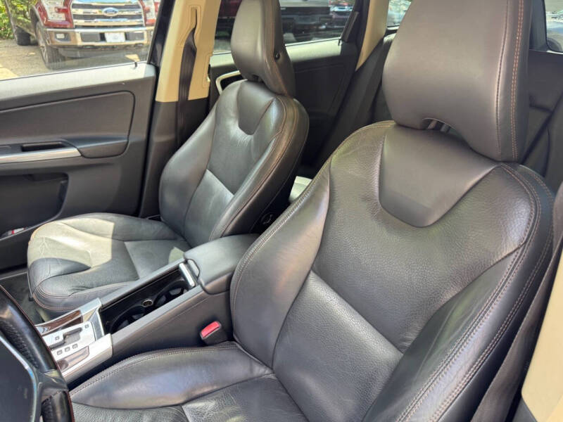 2012 Volvo XC60 T6 R-Design