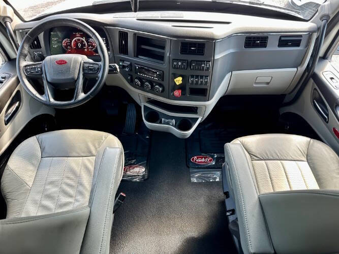2023 Peterbilt 579
