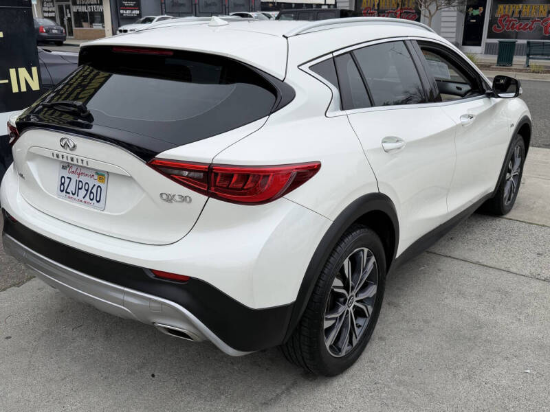 2018 Infiniti QX30 Premium